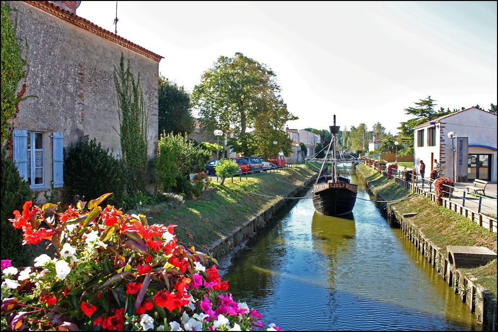 Le Payré en aval du pont de la rue du Centre à Talmont Saint Hilaire en Vendée