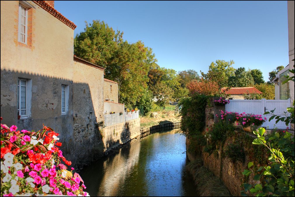 Le Payré en amont du pont de la rue du Centre à Talmont Saint Hilaire en Vendée