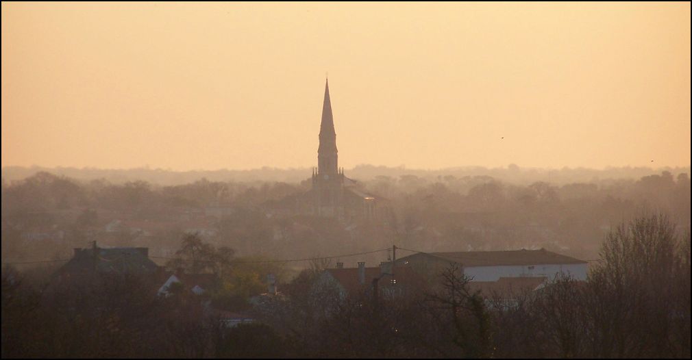 Le bourg de Talmont et Saint Hilaire au petit matin