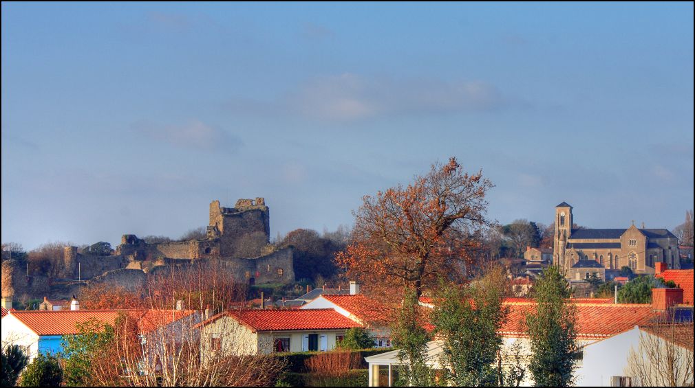 Chateau de Talmont et église Saint Pierre