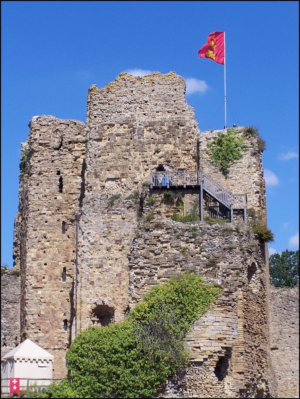 Clocher porche du chateau de Talmont Saint Hilaire en Vendée