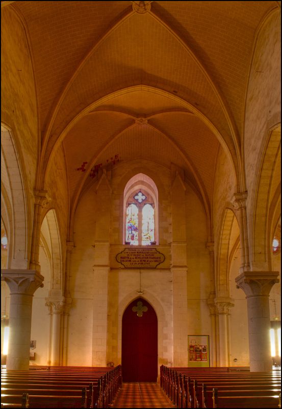 Nef néogotique de l'église Saint Hilaire de Talmont