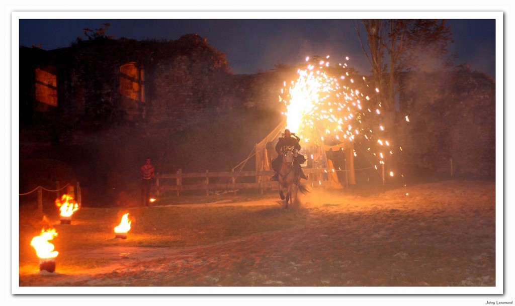 spectacle nocturne au château de Talmont