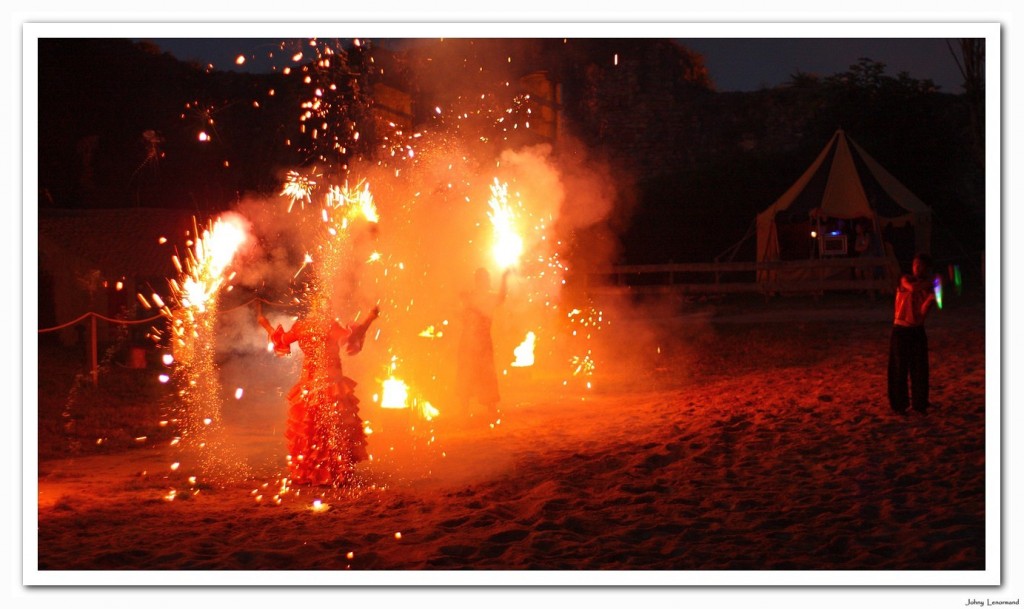 spectacle nocturne au château de Talmont