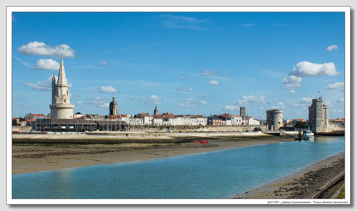 Les tours à l'entrée du port de la Rochelle