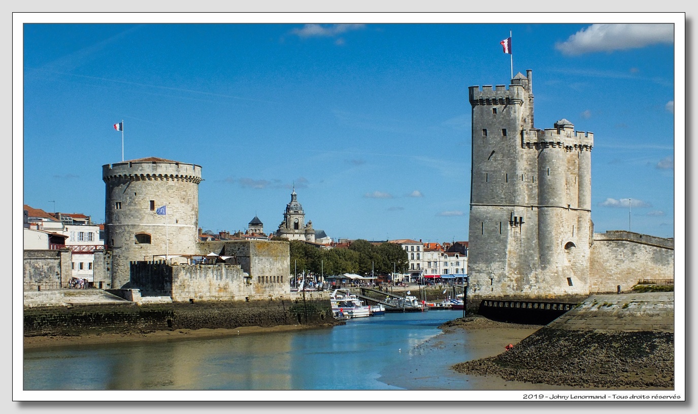 Les tours à l'entrée du port de la Rochelle