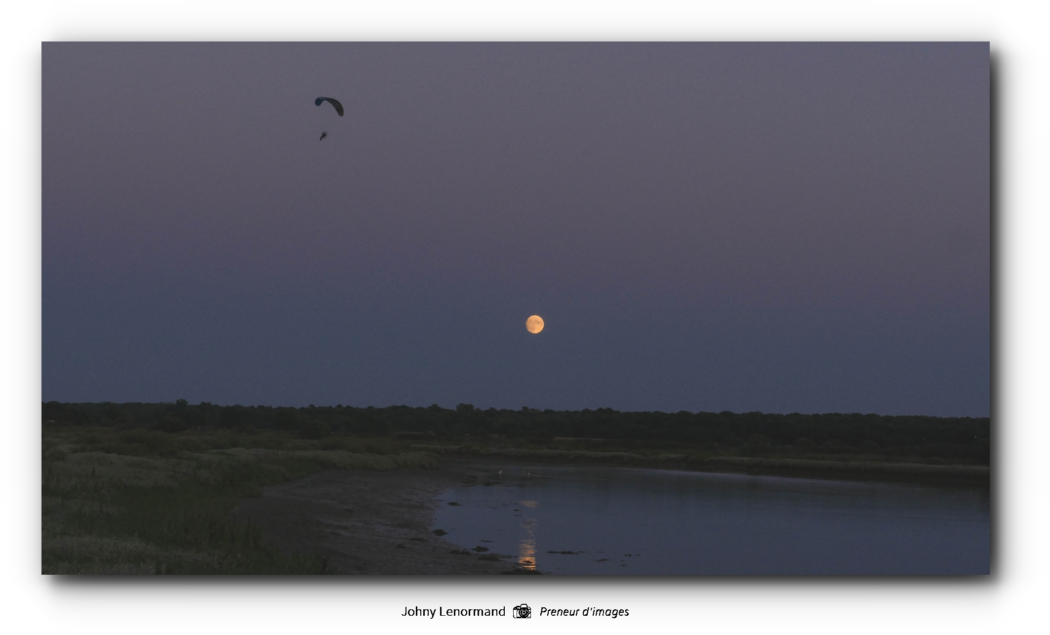 La lune sur le marais au Port de la Guittière à Talmont-Saint-Hilaire (Vendée)