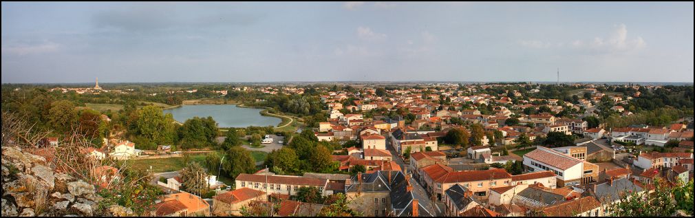 Panorama du bourg vu du château de Talmont Saint Hilaire (Vendée)