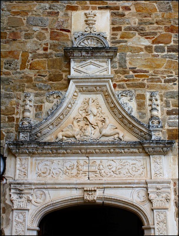 Porte d'entrée du château des Granges Cathus àTalmont Saint Hilaire en Vendée