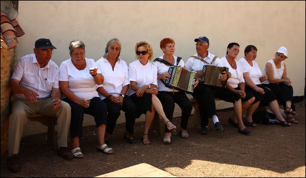 Musiciens et chanteurs à la fête de la gâche à Talmont Saint Hilaire en Vendée