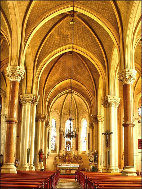 voute gothique de l' église Saint Pierre à Talmont Saint Hilaire en Vendée