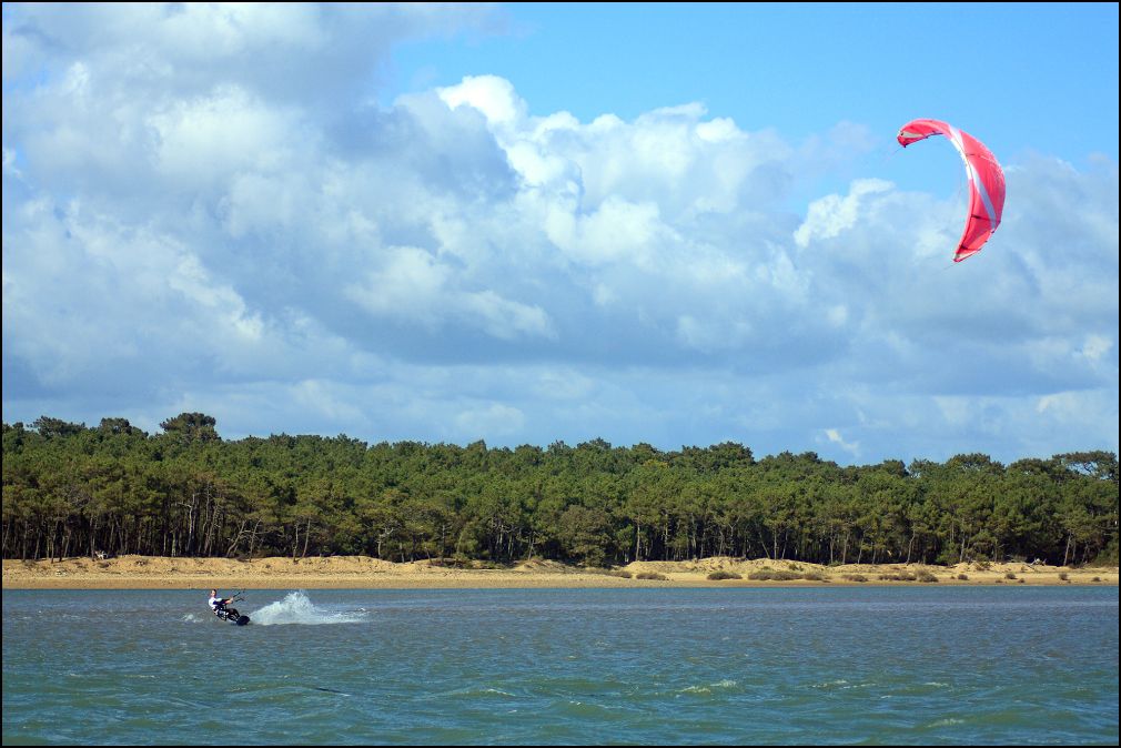 Kite-surf sur le Payré au Veillon à Talmont Saint Hilaire en Vendée